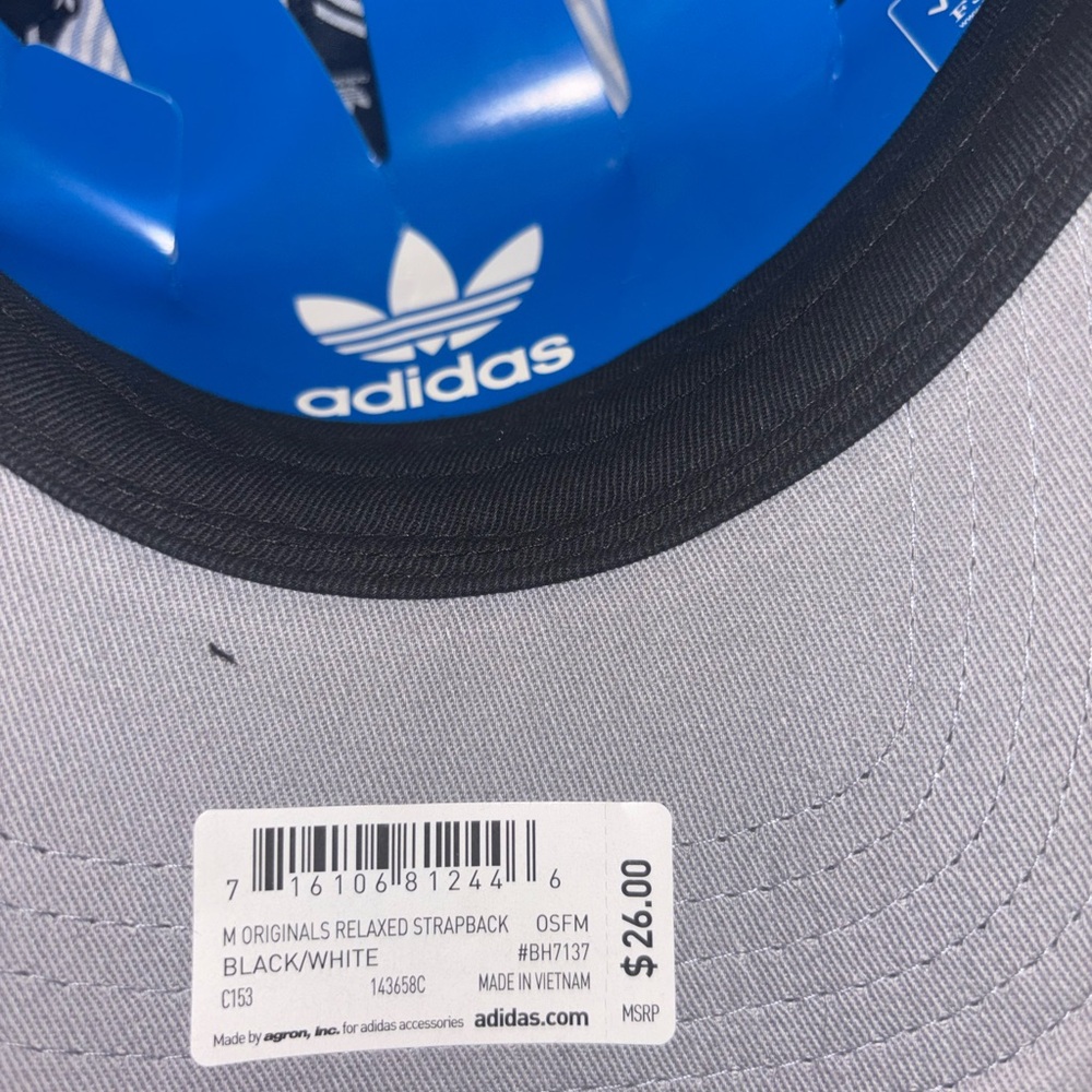 Adidas Classic Black Cap with White Logo - Picture 4 of 5